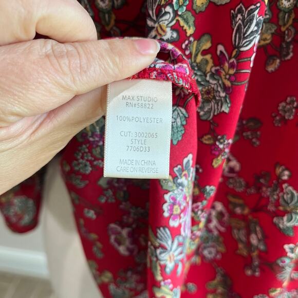 Max Studio Women's Red Floral Blouse Size Small - Picture 6 of 9